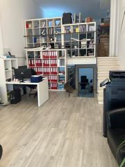 Rent Business premise  De les costes. Local a pie de calle con zona de aparcamiento.