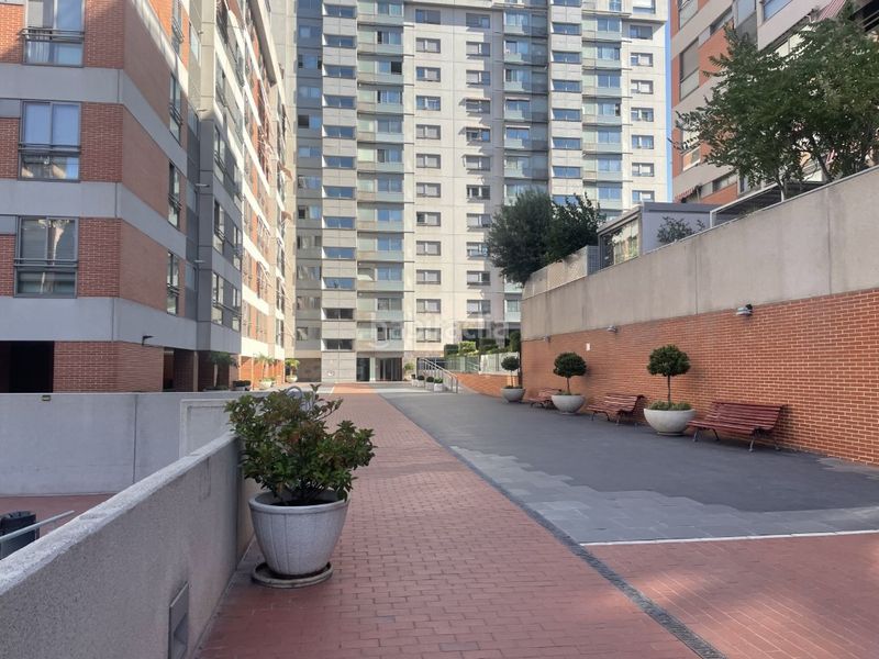 Foto 9f6964e7-3dca-46c3-bea2-8446776ed05d. Pis amb aparcament a San Juan Bautista Madrid