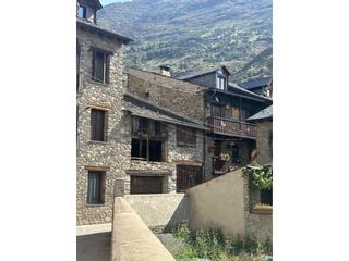 Masia a Calle baix 24. Pallé a rehabilitar al casc antic desterri dàneu