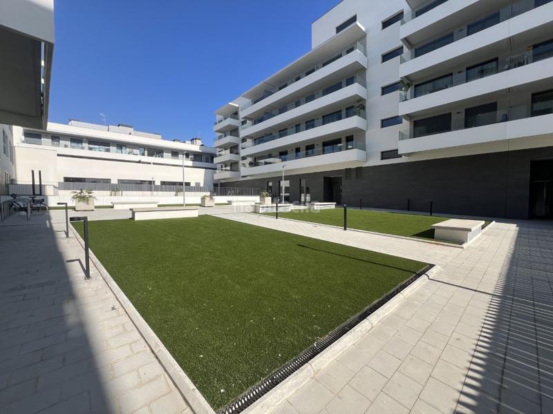 Foto 00a0f583-8d90-47ae-aa84-0b15b2cd471d. Alquiler piso ático en alquiler con terraza, piscina y vistas al mar en Mataró