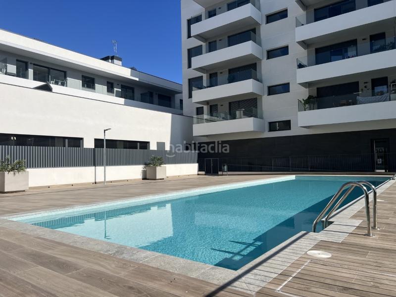 Foto 24d5695d-4adc-4a5e-b3d9-8e822d376293. Alquiler piso ático en alquiler con terraza, piscina y vistas al mar en Mataró