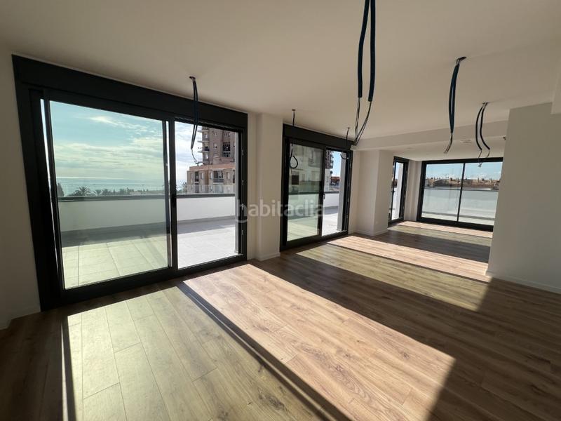 Foto 6d819feb-0ddd-4daa-ae16-5fe92e35c3bc. Alquiler piso ático en alquiler con terraza, piscina y vistas al mar en Mataró