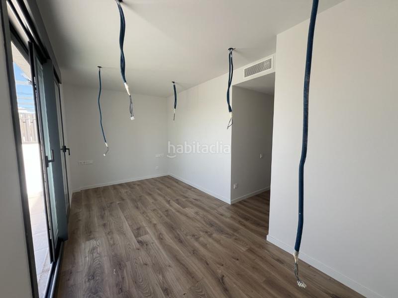 Foto e2ed0338-81fe-4883-a319-9b4a3569f74e. Alquiler piso ático en alquiler con terraza, piscina y vistas al mar en Mataró