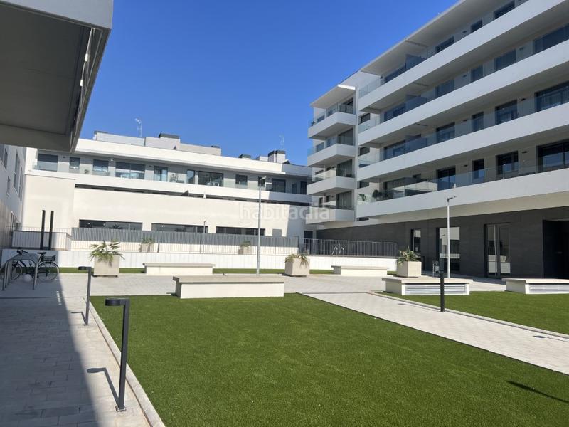Foto f30cb8e3-b54c-4909-8863-a70b8b91bfd6. Alquiler piso ático en alquiler con terraza, piscina y vistas al mar en Mataró