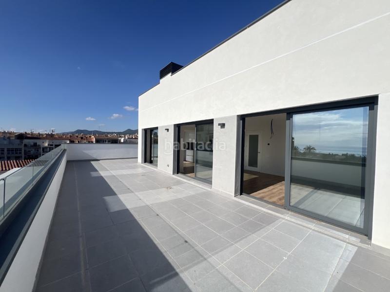 Foto f85464e9-bf30-4762-8446-2d6ff39e3a64. Alquiler piso ático en alquiler con terraza, piscina y vistas al mar en Mataró