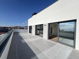 Miete Etagenwohnung in Havana. Ático en alquiler con terraza, piscina y vistas al mar en mataró
