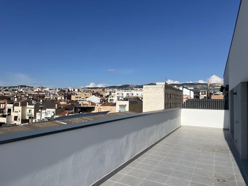 Foto b7421c9e-0d71-4586-ae84-554563cc39e4. Rent flat with parking in Havana Mataró