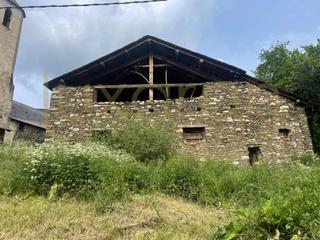 Casa  N/a. Finca con terreno a rehabilitar en jou