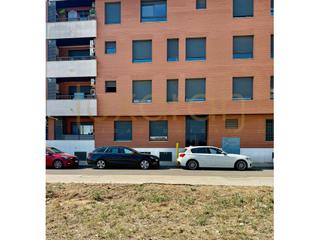Piso  Calle pascual madoz - llivia. Piso de tres habitaciones, parking y trastero
