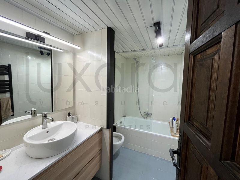 Foto 19a7dea7-85fd-44b2-af0e-c9a229413385. Apartament amb aparcament a Salardú Naut Aran