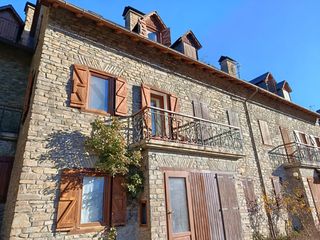 Casa a Travesia centre;ag.mont) 7. Acogedora vivienda de monta�a con buhardilla