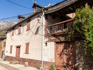 House in Bausen. Casa de pueblo en bausen