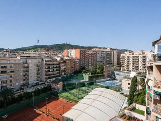 Attique  Calle bertran. Ático familiar con terraza y vistas abiertas al club de tenis ba
