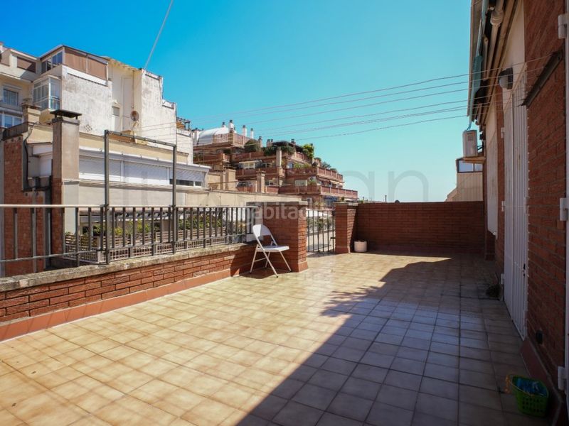 Foto 09231f35-8a25-4ac0-99ea-63b5a4bda10d. Àtic amb aparcament a Putget - Farró Barcelona