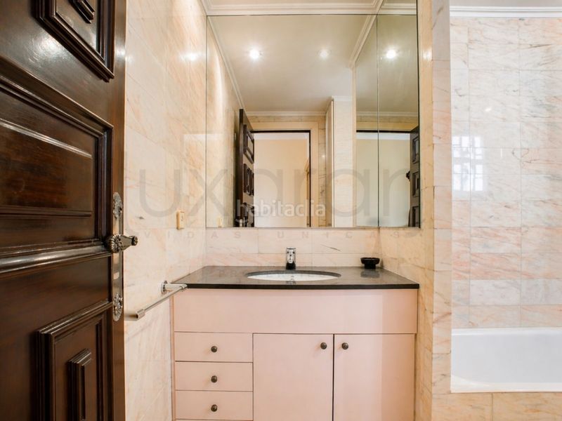 Foto 2e2522ea-fede-4008-9de6-3a806ce426f0. Àtic amb aparcament a Putget - Farró Barcelona