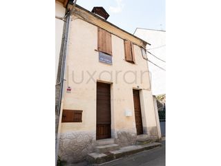 Casa  Travesia piedat,de 5. Amplia casa a reformar en bossòst