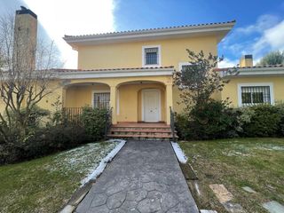 Chalet in Zaburdón-Monte Escorial. Magnífico chalet unifamiliar al pie monte abantos