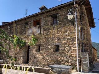 Casa  Calle major. Casa con patio en tírvia