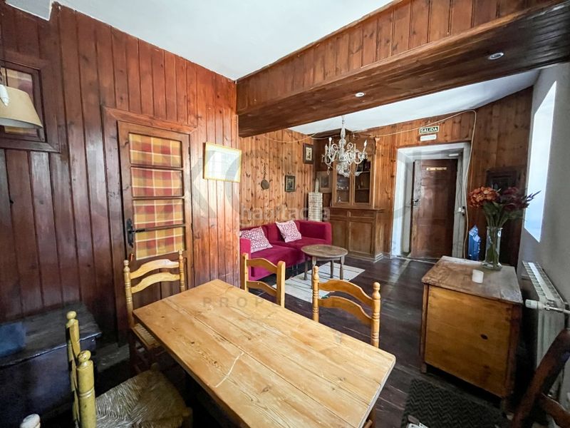 Foto de9a12aa-1044-4a9a-83ac-4cd4034e57c8. Casa a calle laca 12 a Bòrdes (Es)