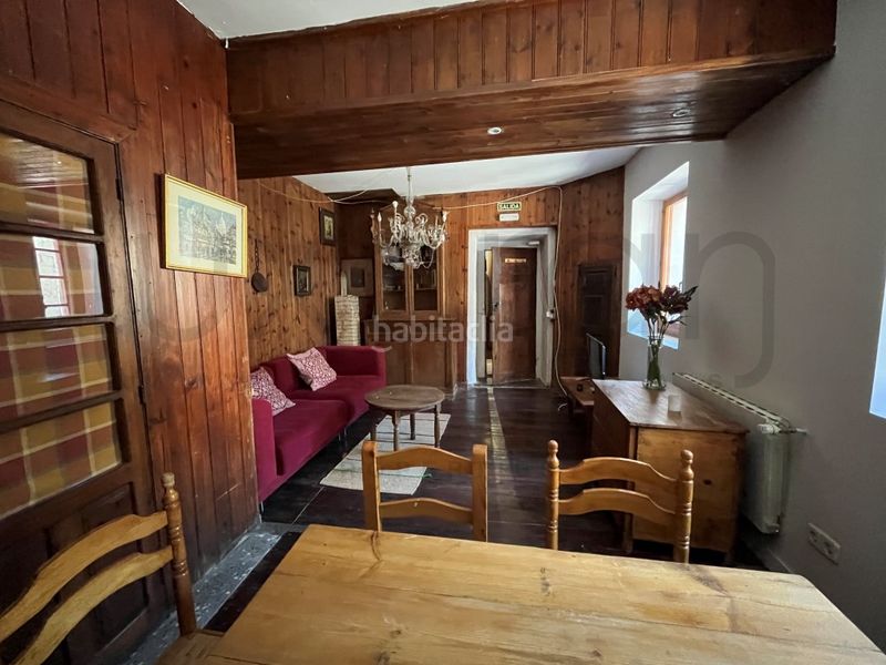 Foto fee7fd01-bdea-49c1-bfa3-9127f6b9980e. Casa a calle laca 12 a Bòrdes (Es)