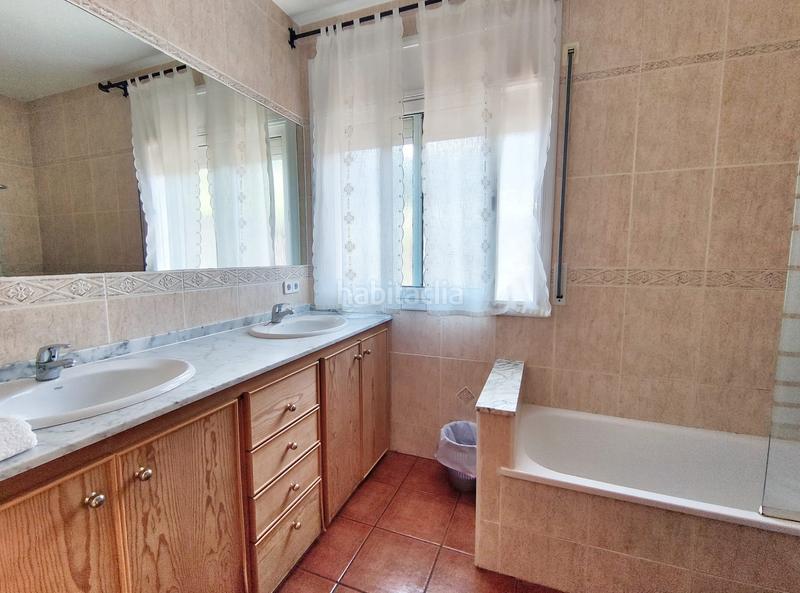 Foto 5a831abc-4307-48bd-8903-fbd66fe4356e. Xalet amb calefacció aparcament piscina a Canyelles Lloret de Mar