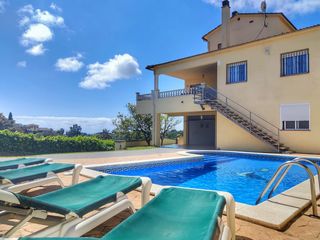 Chalet in Lloret Verd - Els Pinars. Magnifica casa con piscina y licencia turistica