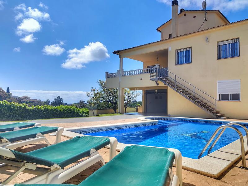 Foto f6b0410e-1494-4e87-a1b2-02494236399c. Xalet amb calefacció aparcament piscina a Lloret Verd - Els Pinars Lloret de Mar