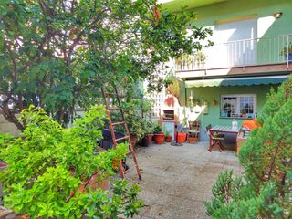 Chalet à Mas Florit-Ca la Guidó. Casa con 2 viviendas independientes  terrazas y garajes.