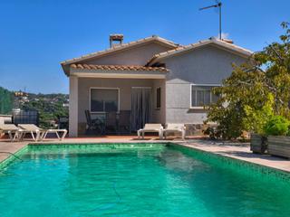 Chalet  Satel·lits. Preciosa casa a 4 vientos con piscina