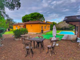 Xalet  De les agudes. Casa con pisicna y 1000m2 de terreno plano!