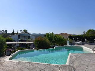 Chalet à Aiguaviva Parc. Negocio, casa con 5 apartamentos indepenientes, licencia turisti