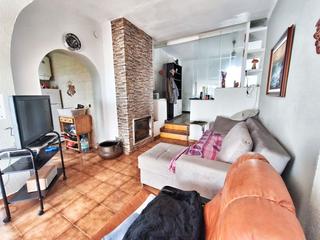 Xalet  Canyelles. Casa esquinera con muchas posibilidades, oportunidad!