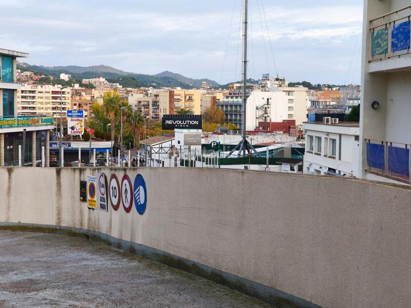 Foto 697b3fcb-6015-47a6-8c5f-755a3ae1a7c4. Aparcament cotxe a Fenals Lloret de Mar