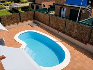 Chalet in Porqueres. Oportunidad en porqueres!