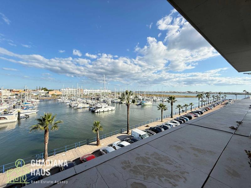 Foto a59fbcce-a2f2-40bc-b3e2-bffe73005a12. Apartamento en avenida villa real santo antonio 12 en Ayamonte