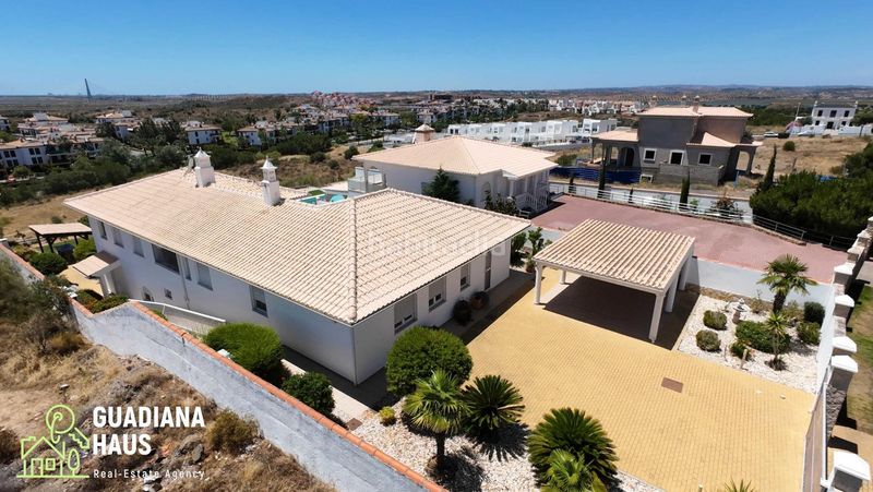 Foto 0f61c94f-4670-4bfd-bdec-f2c1d04b5d51. Chalet en calle jose de espronceda 9 en Costa Esuri Ayamonte