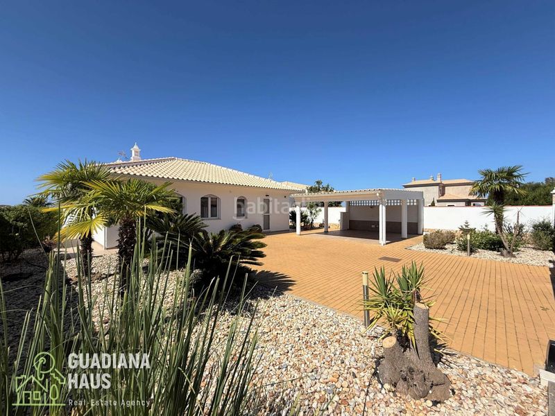 Foto 199a688d-09ca-402d-8133-b60d064f464f. Chalet en calle jose de espronceda 9 en Costa Esuri Ayamonte