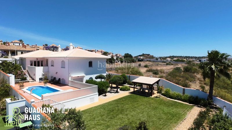Foto 5c4dee8a-a355-4dc5-9592-dd32f74045b0. Chalet en calle jose de espronceda 9 en Costa Esuri Ayamonte