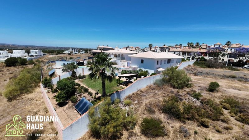 Foto b0a80173-6d52-4769-98ab-9e870e612917. Chalet en calle jose de espronceda 9 en Costa Esuri Ayamonte