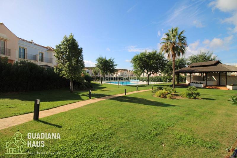 Foto b8b093bf-9072-4307-9f47-c8fa29a4ce37. Casa adosada en ruben dario 4 en Costa Esuri Ayamonte