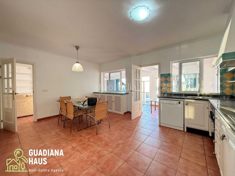 Foto 3335a48a-f982-450f-9ca0-a34492dd5470. Casa adosada en calle mirador 6 en Ayamonte ciudad Ayamonte