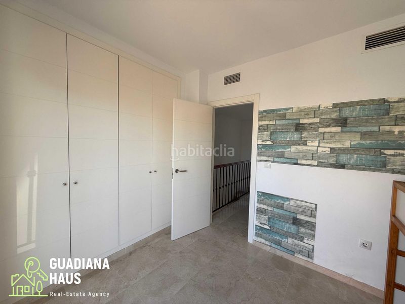 Foto 0ce89a15-5c05-4f0b-8c4a-e3e0a1649465. Casa adossada a calle ruben dario 4 a Costa Esuri Ayamonte