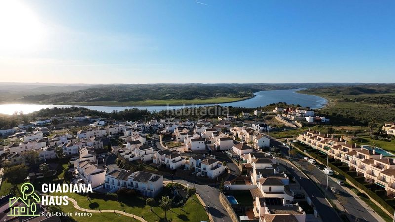 Foto 7692d13d-7663-4208-a549-411ac48db2d5. Casa adossada a calle ruben dario 4 a Costa Esuri Ayamonte