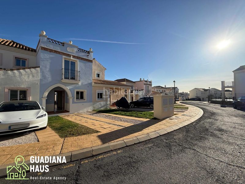Foto a0da23de-5a9c-41f7-bc71-8b1a204c3cd0. Casa adossada a calle ruben dario 4 a Costa Esuri Ayamonte