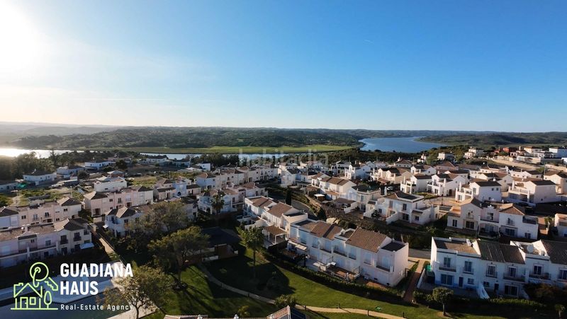 Foto acbbc4a8-c297-4a8d-b7e0-5299dcca56ae. Casa adossada a calle ruben dario 4 a Costa Esuri Ayamonte