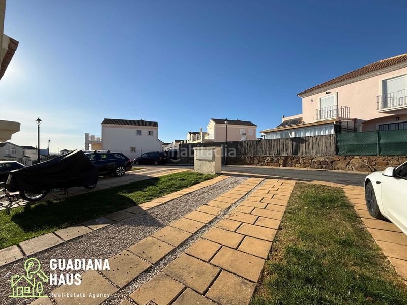 Foto b9d6d1f0-9590-44c7-a465-4da60a28d8f9. Casa adossada a calle ruben dario 4 a Costa Esuri Ayamonte