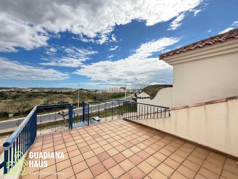 Foto 11b5d3a2-417c-4742-acf1-631b64822b3d. Casa adossada a avenida rosalia de castro 5 a Costa Esuri Ayamonte