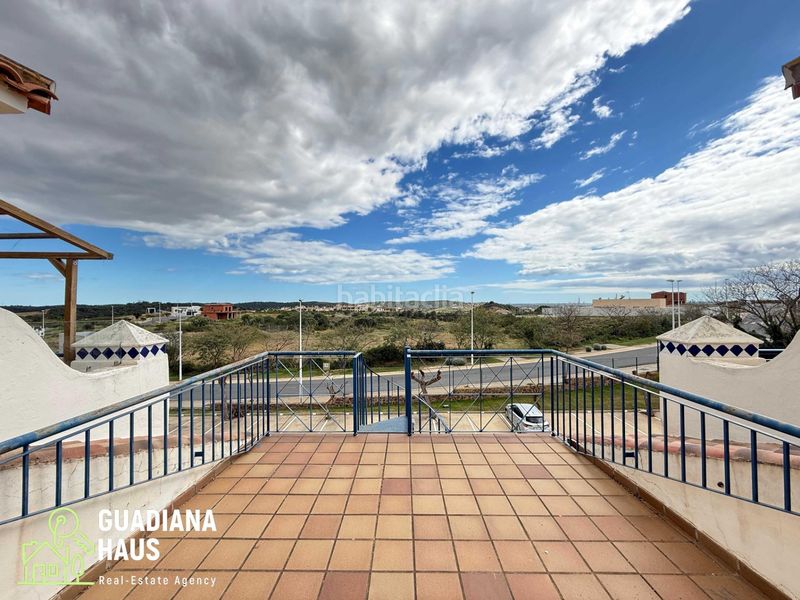 Foto 1583c786-7593-4f3b-b3ca-6d02f42a4c12. Casa adossada a avenida rosalia de castro 5 a Costa Esuri Ayamonte