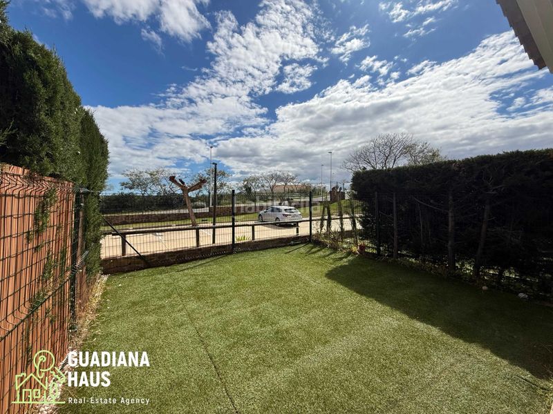 Foto 4596d859-db81-4cb0-956f-e3922e03c39a. Casa adossada a avenida rosalia de castro 5 a Costa Esuri Ayamonte