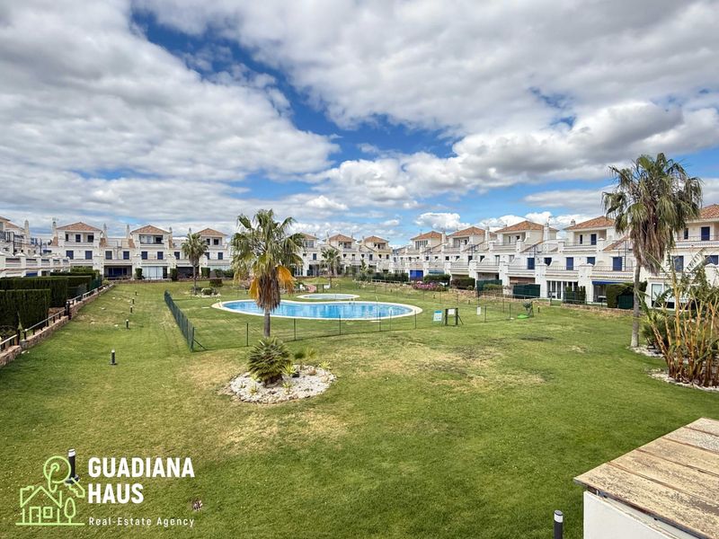 Foto 5308c48f-1706-4bb6-99f4-96443141851f. Casa adossada a avenida rosalia de castro 5 a Costa Esuri Ayamonte